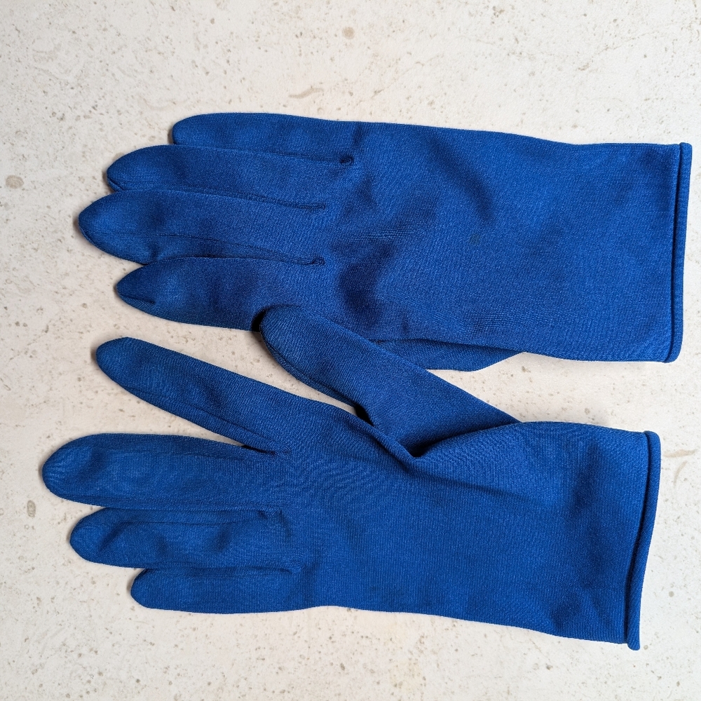 Vintage Women's Blue Formal Or Costume Gloves With Delicate Button At The Wrist - Picture 6 of 8